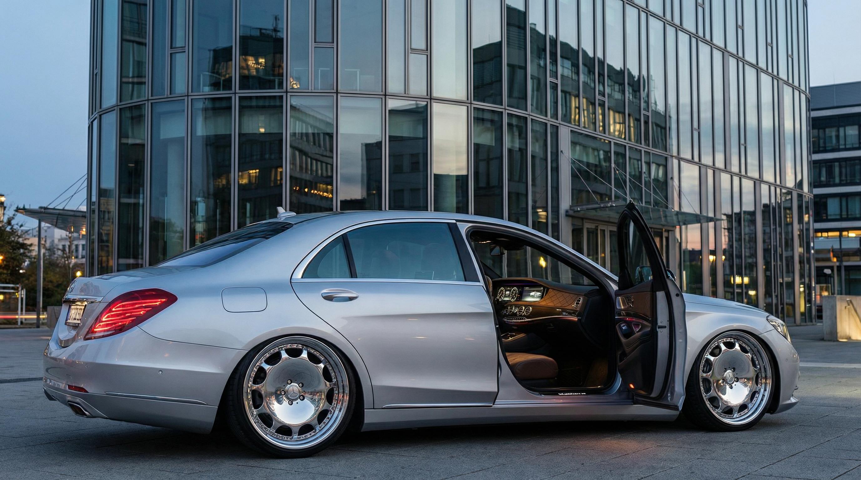 大象传媒银色豪华轿车气动避震改装视频